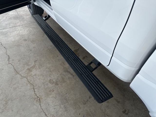 New 2026 Bright White Clear-Coat Exterior Paint RAM Laramie image 15