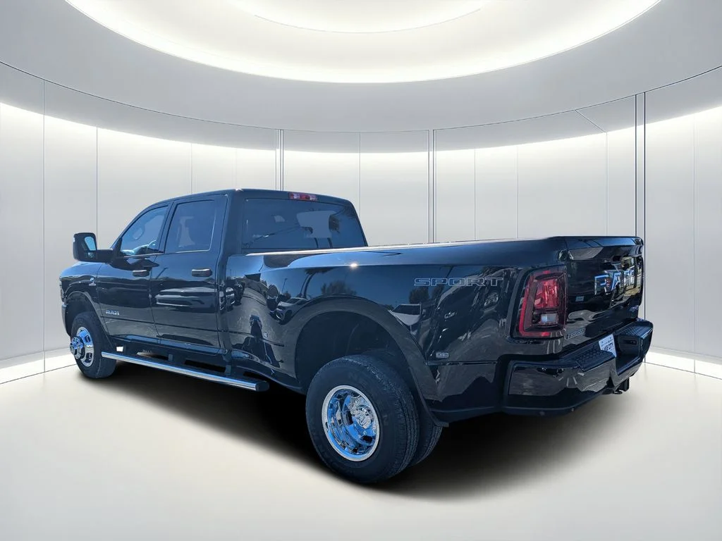 New 2026 Diamond Black Crystal Pearl-Coat Exterior Paint RAM Big Horn image 5