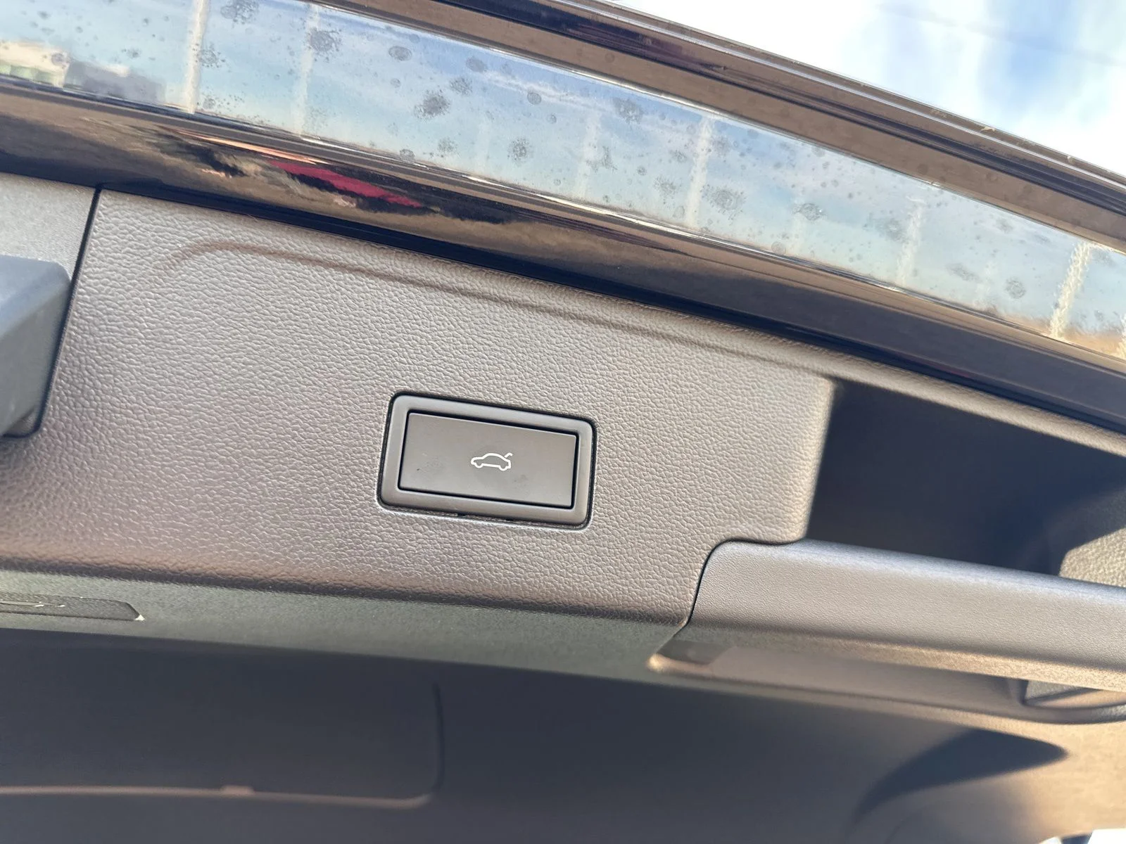 New 2026 Black Volkswagen 2.0T SE w/Technology image 29