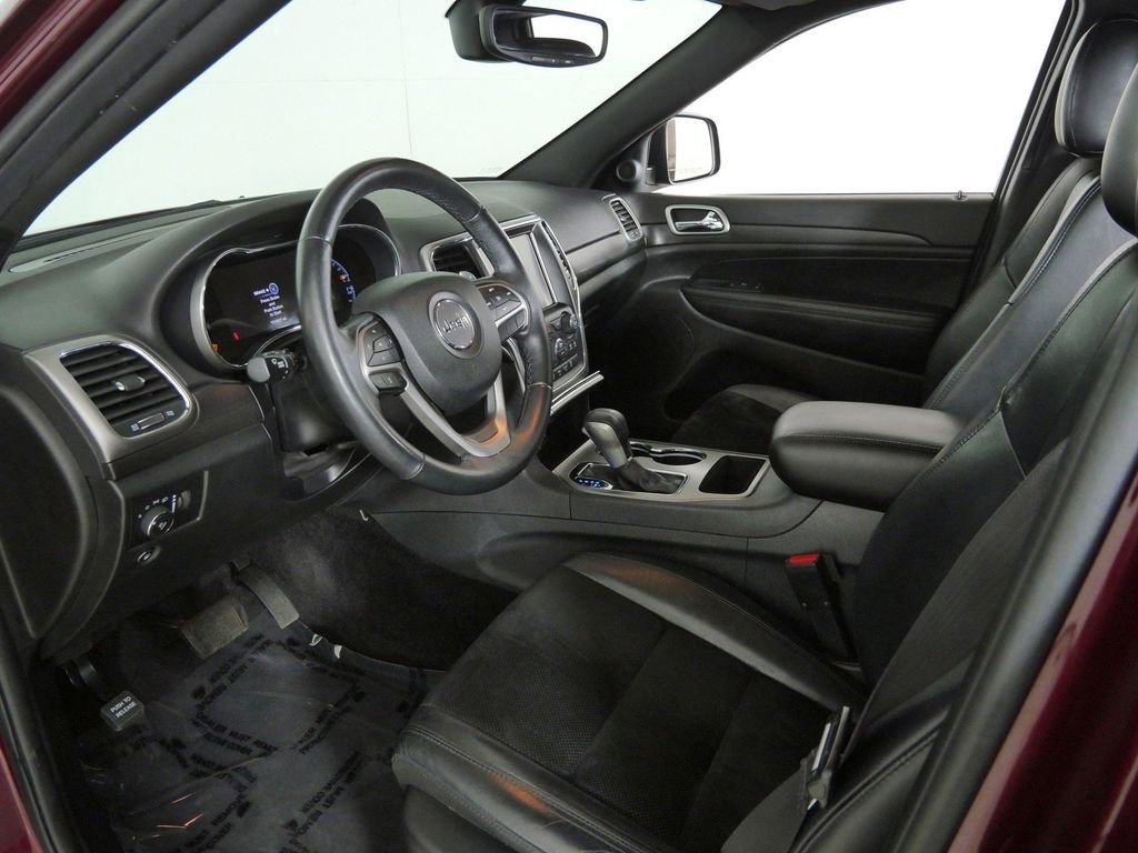 Used 2017 Red Jeep Altitude image 31