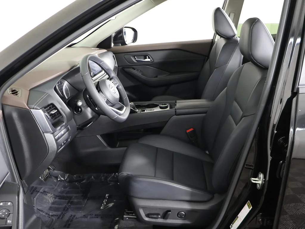 Used 2023 Black Nissan SV image 32