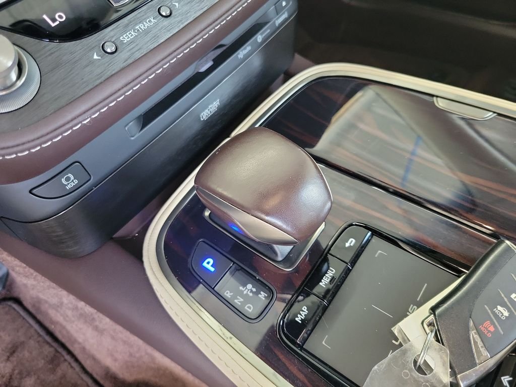 Used 2018 White Lexus 500 Base image 22