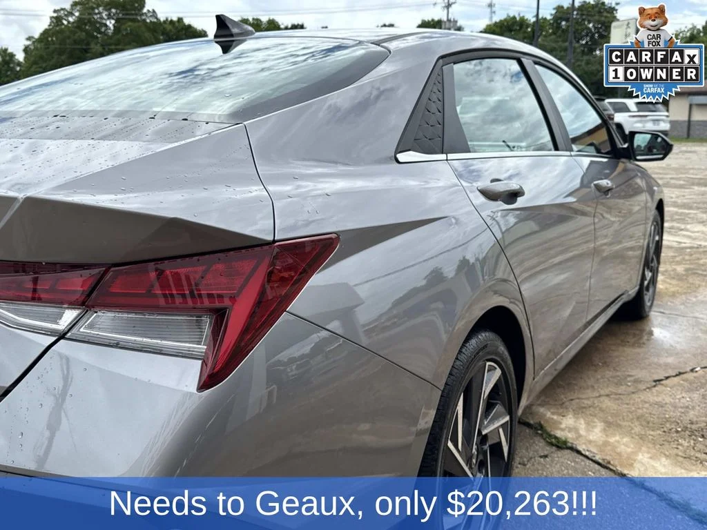 Used 2025 Silver Hyundai SEL Convenience image 15
