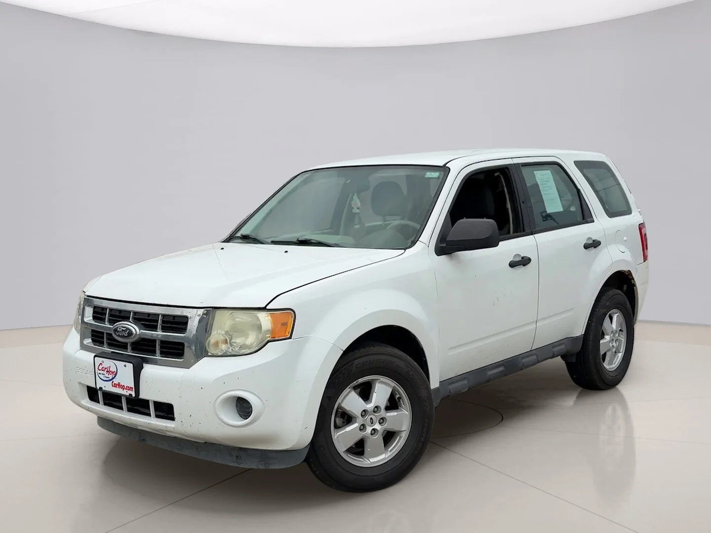 Used 2010 White Ford  image 1