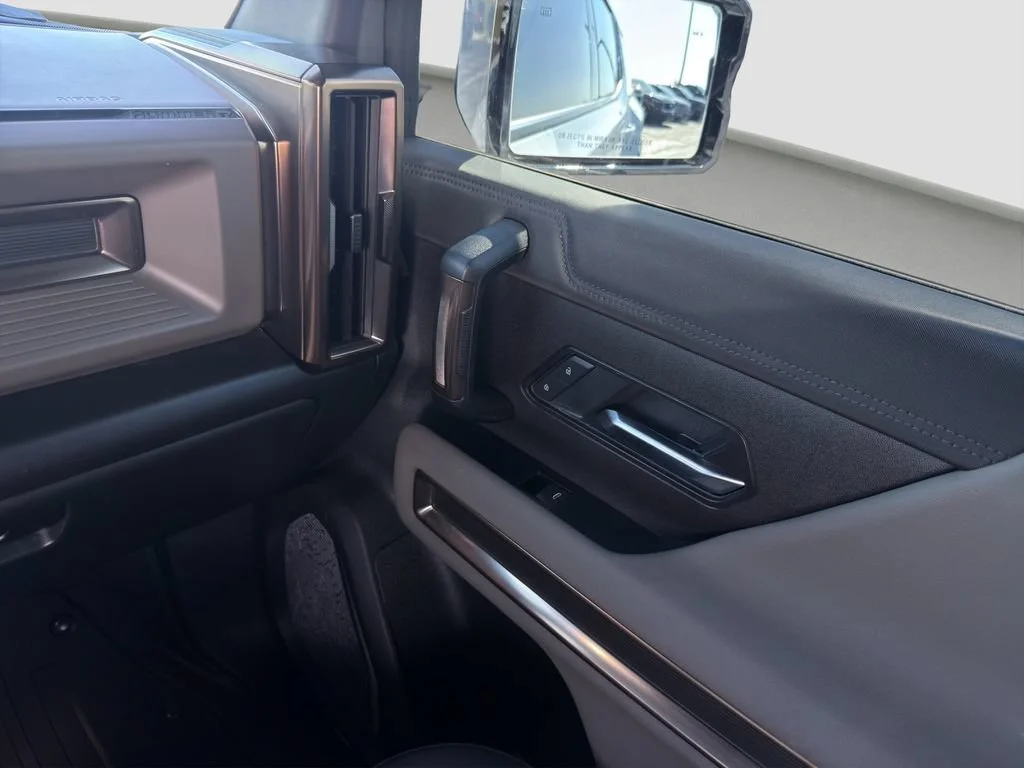 2025 GMC HUMMER EV 2X - Photo 17