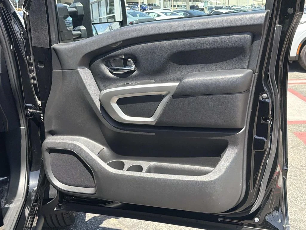 Used 2022 SUPER BLACK Nissan SV image 31