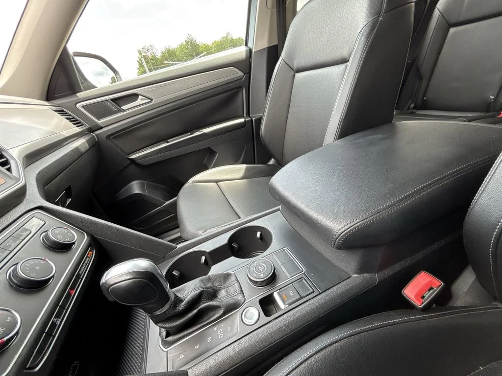 Used 2018 Gray Volkswagen 3.6L V6 SE image 22