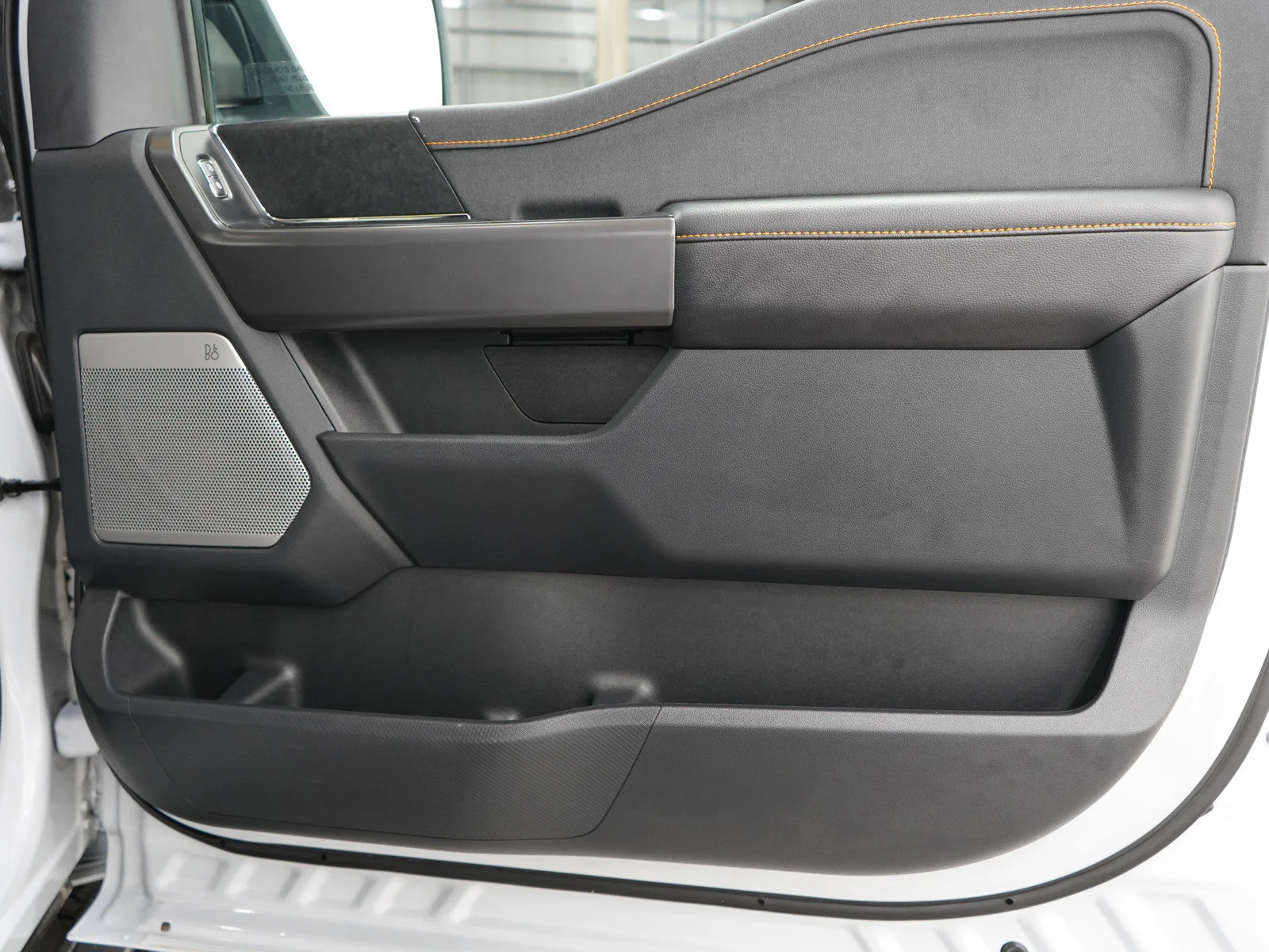 Used 2025 Space White Metallic Ford Tremor image 9