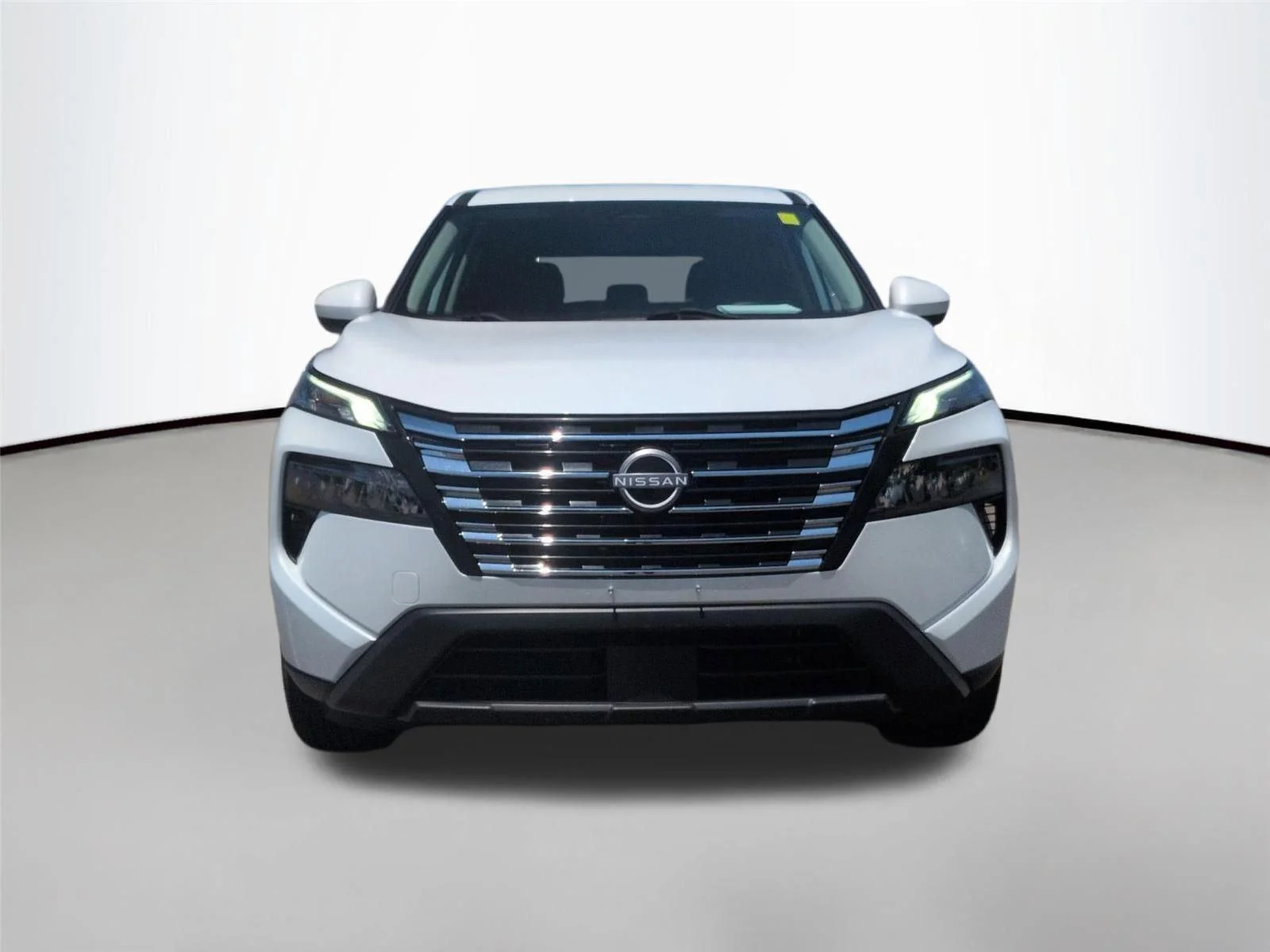 Used 2024 Everest White Pearl Nissan SV image 8