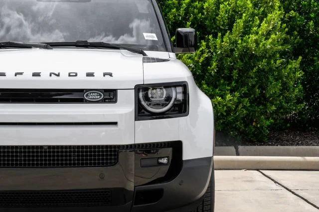 New 2026 Fuji White Land Rover S image 59