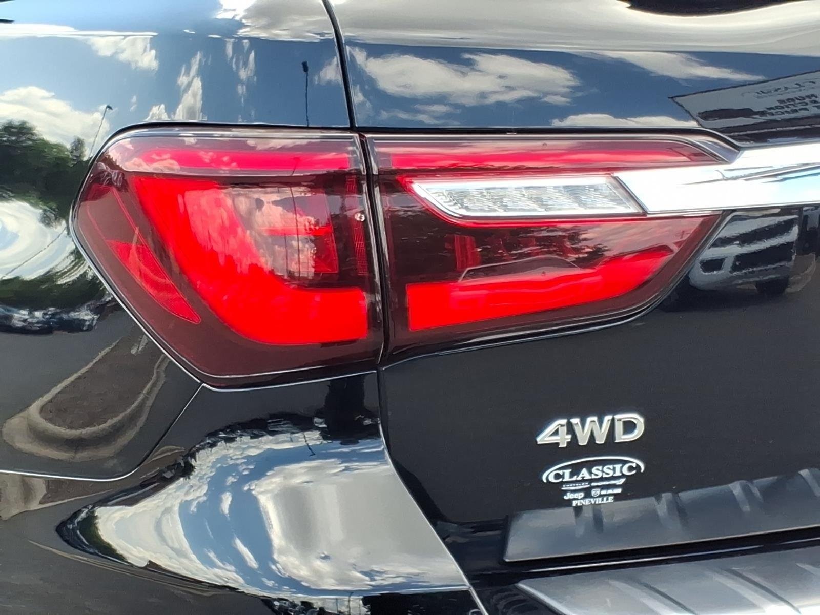 2023 INFINITI QX80 Sensory 4WD - Photo 18