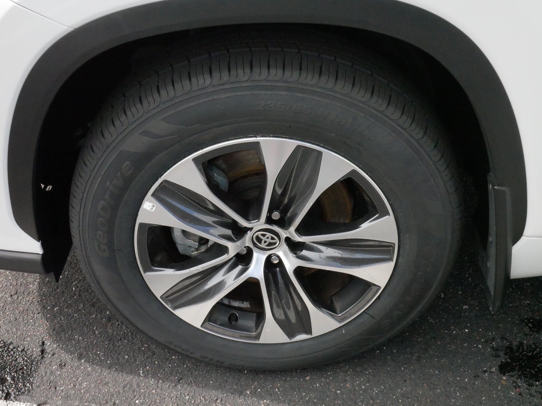 Certified Used 2026 Wind Chill Pearl Toyota XLE image 15