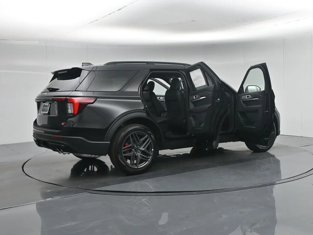 New 2026 Agate Black Metallic Ford ST image 5