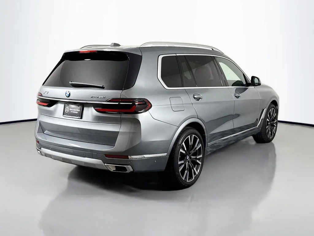 Used 2024 Gray BMW xDrive40i image 7
