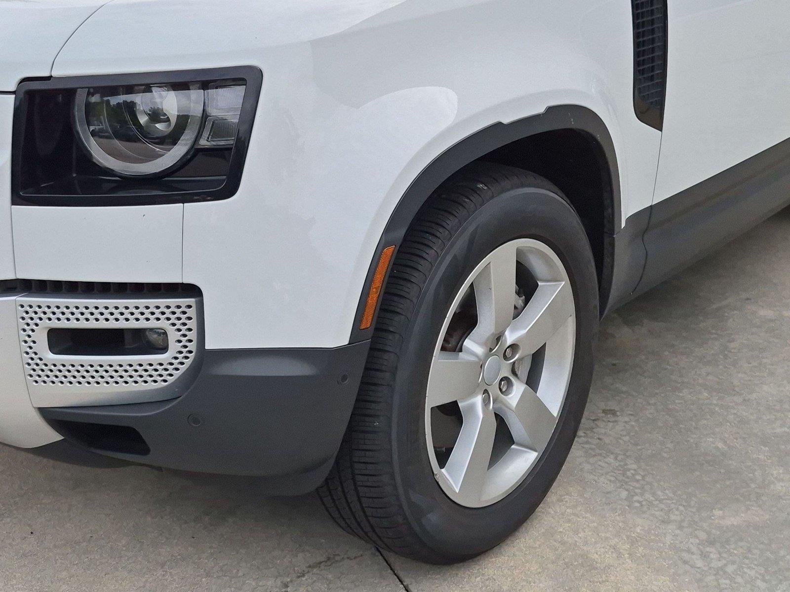 Used 2024 Fuji White Land Rover S image 6