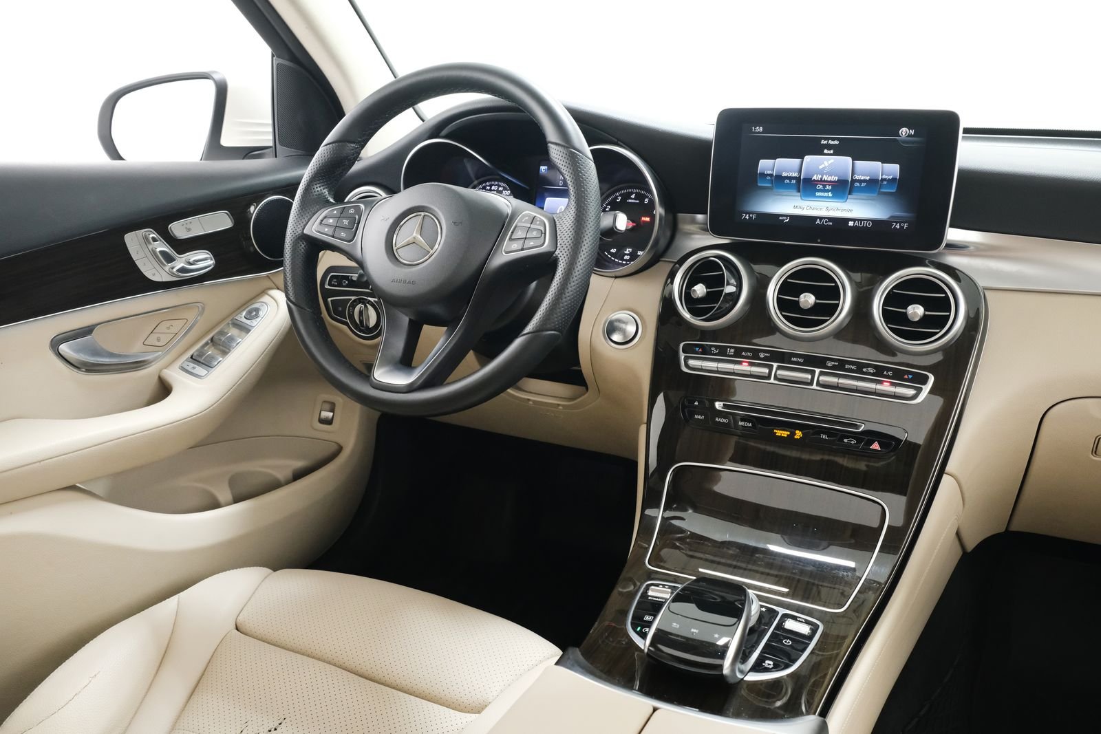 Used 2017 designo Diamond White Metallic Mercedes-Benz GLC 300 image 10