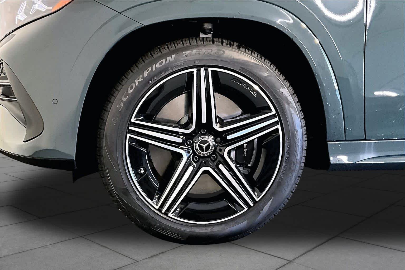 New 2027 Dark Petrol Mercedes-Benz GLE 450 image 17