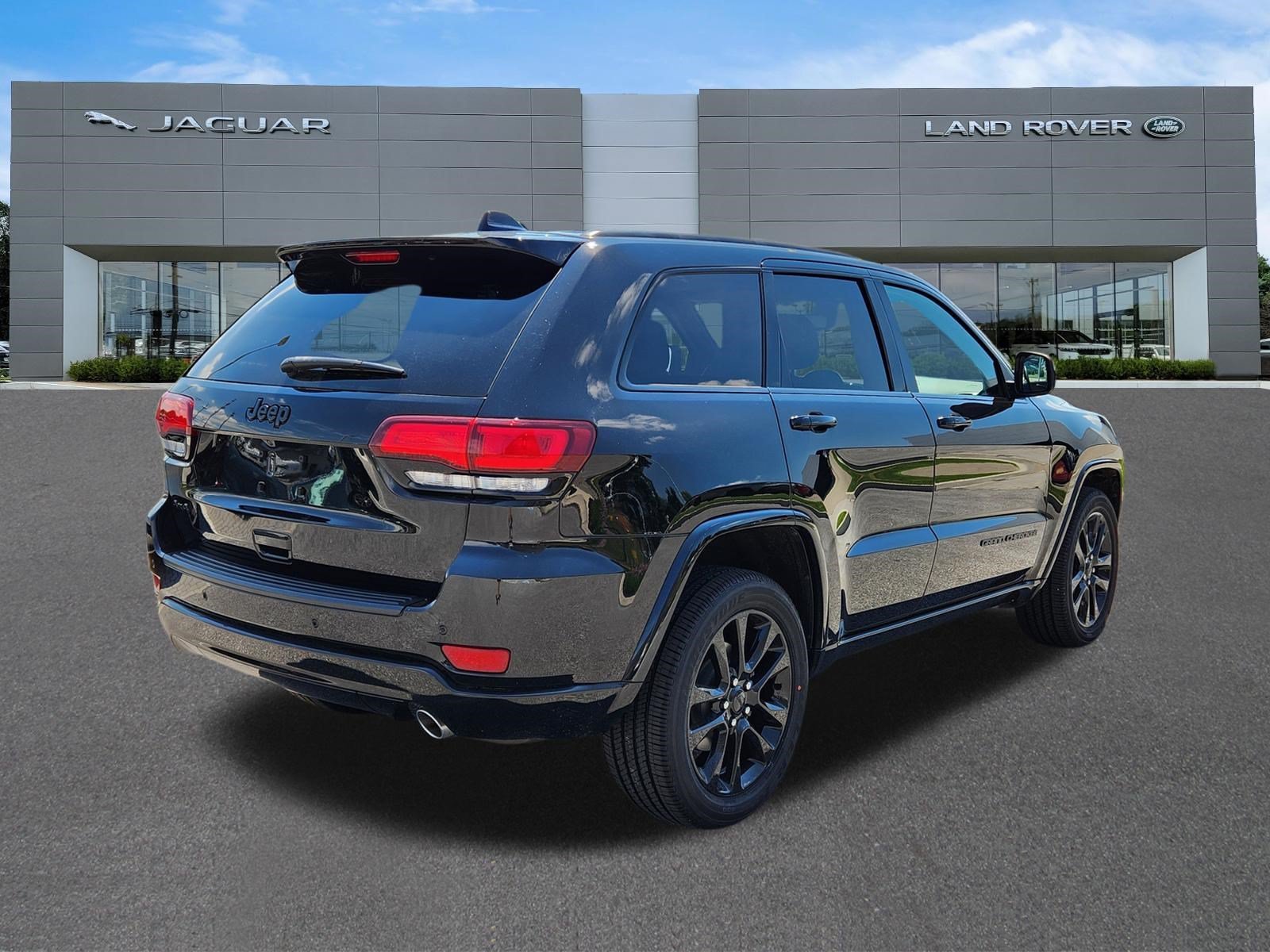 Used 2019 Diamond Black Crystal Pearlcoat Jeep Altitude image 4