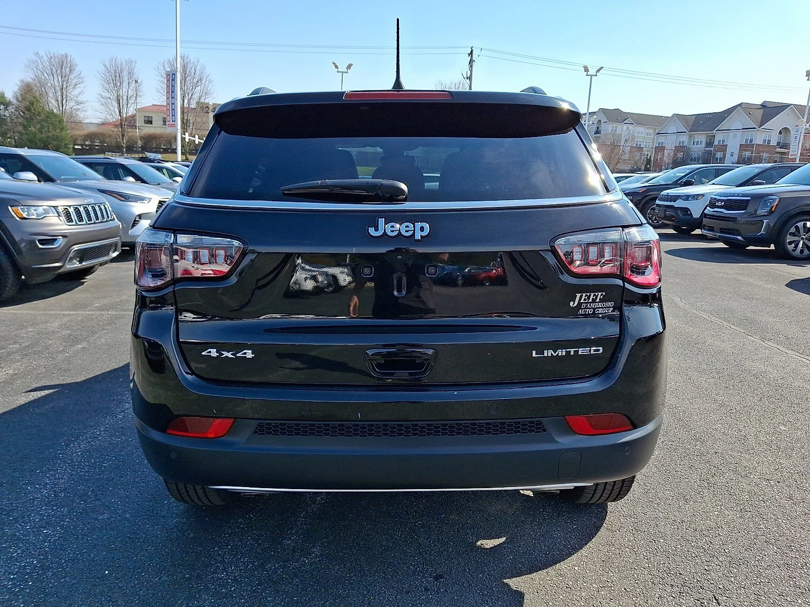 Used 2023 Diamond Black Crystal Pearlcoat Jeep Limited image 6