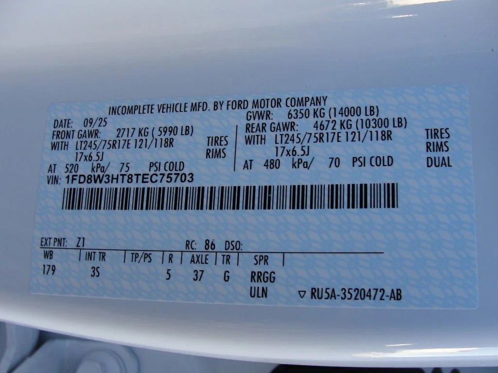 New 2026 Oxford White Ford F-350® XLT image 15