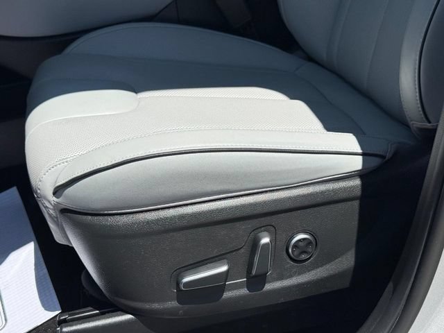 Used 2024 Silver Hyundai SEL image 29