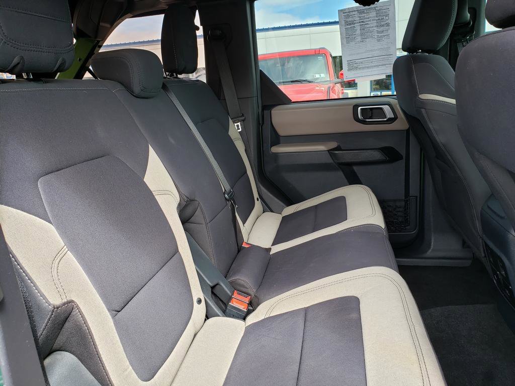 Used 2022 Green Metallic Ford  image 17