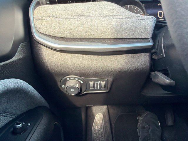 Used 2024 Black Jeep Latitude image 13