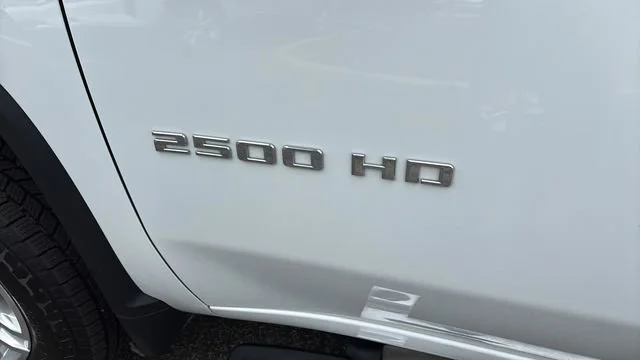 Used 2025 Summit White Chevrolet LT image 38