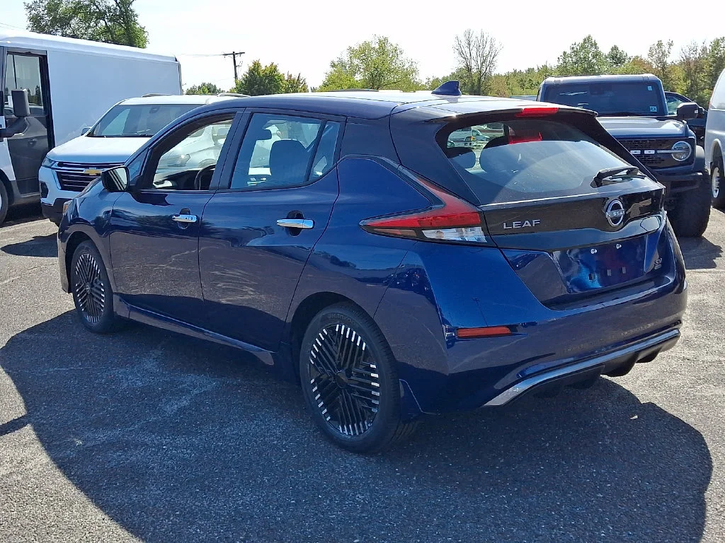 Used 2023 Blue Nissan SV Plus image 7