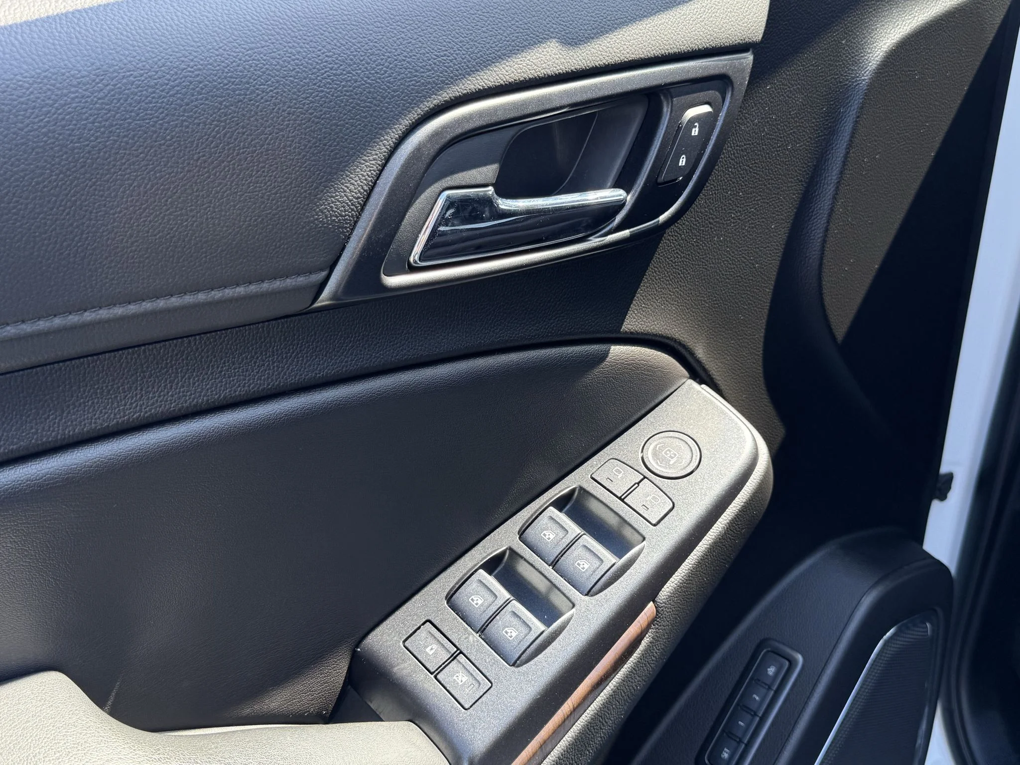 Used 2020 SUMMIT WHITE Chevrolet LT image 12