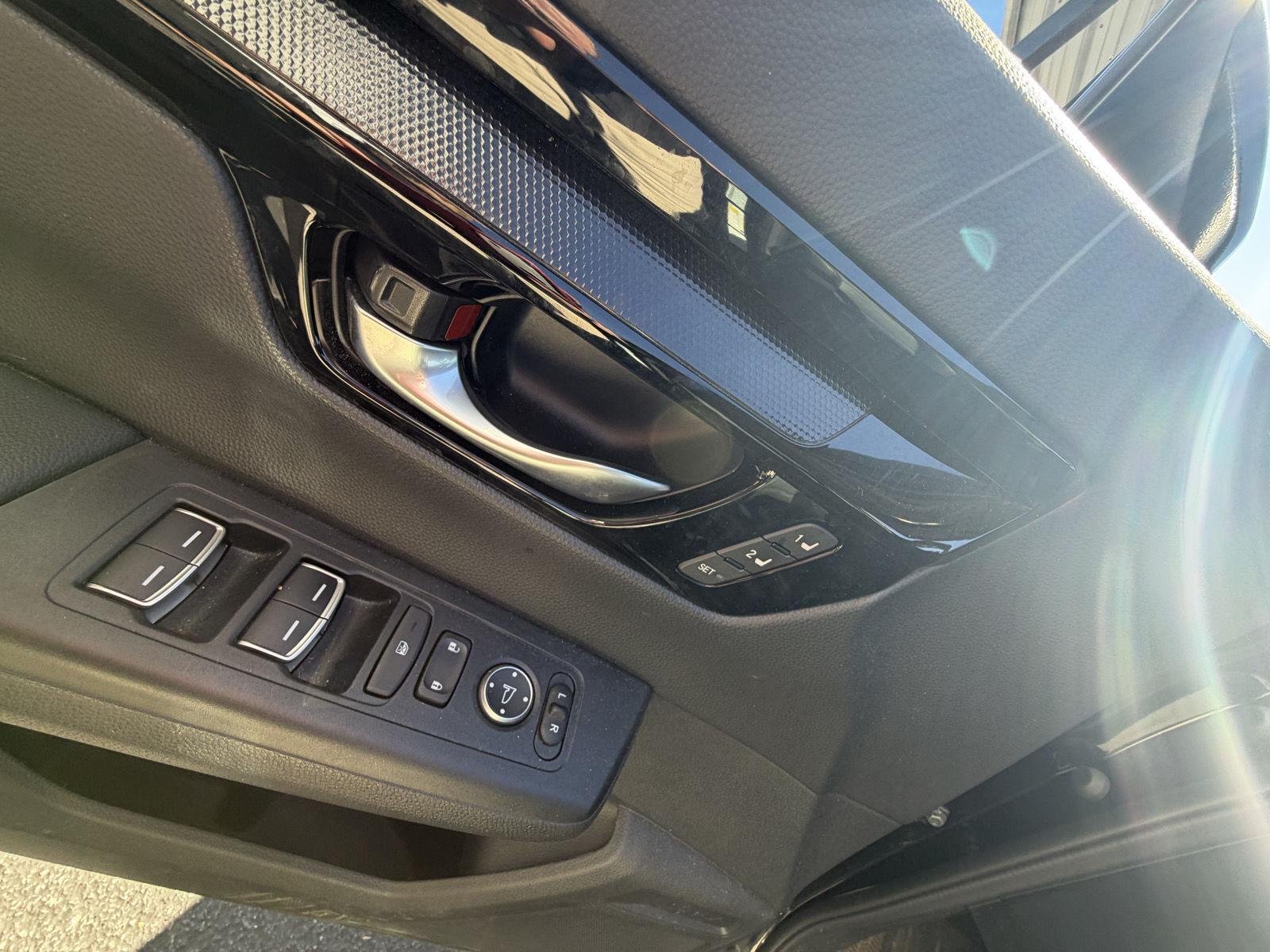 Used 2024 Crystal Black Pearl Honda EX-L image 17