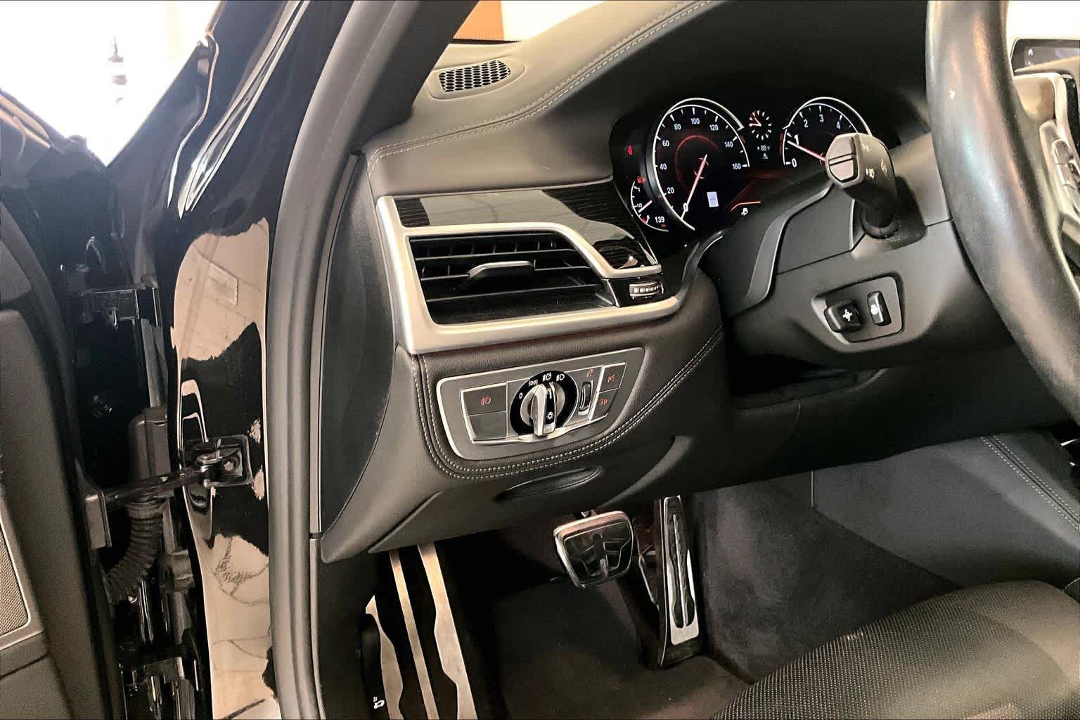 Used 2019 Black Sapphire Metallic BMW 750i image 28