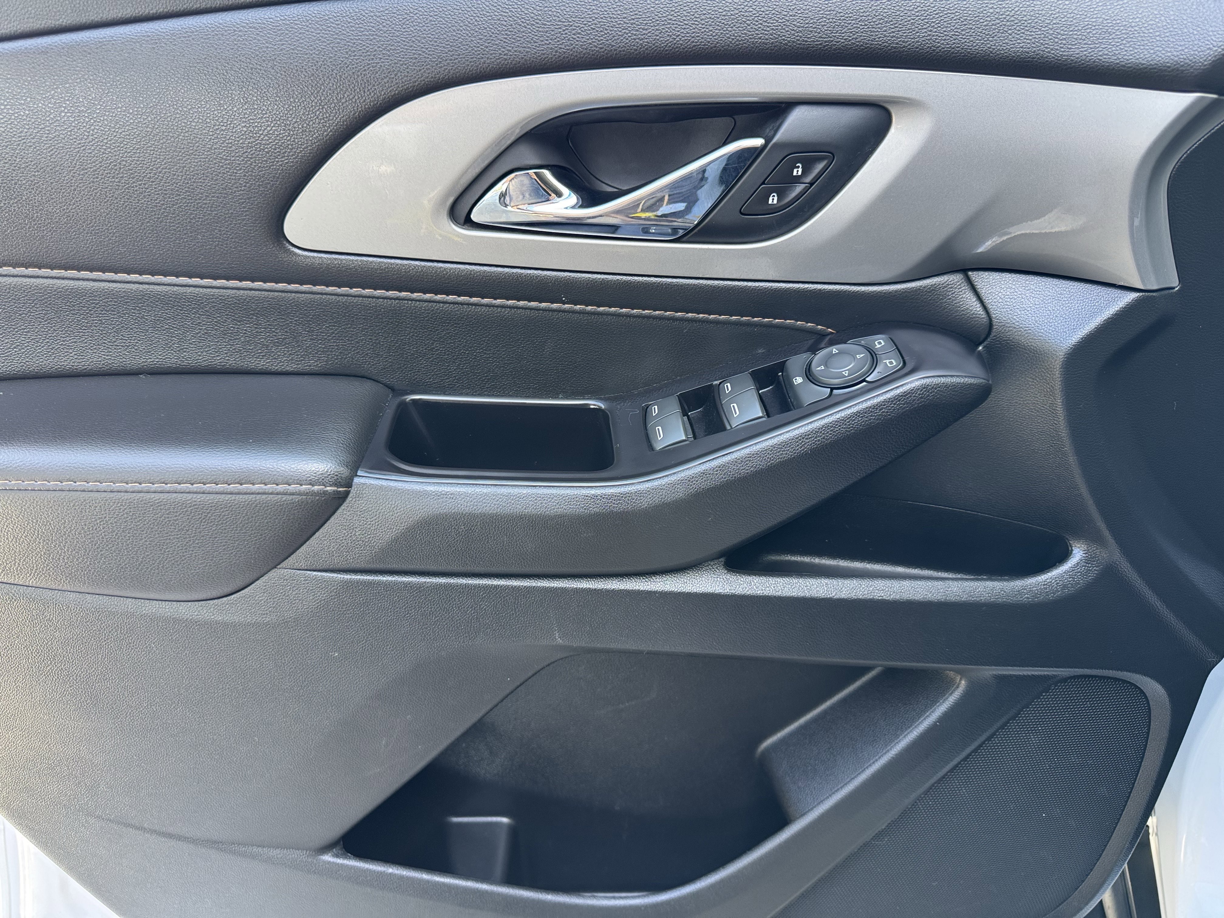2020 Chevrolet Traverse LS - Photo 10