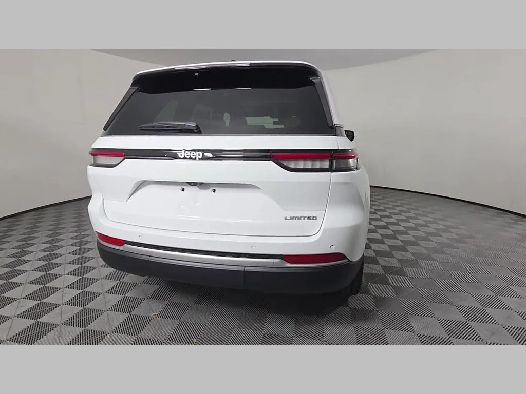 New 2026 Bright White Clear-Coat Exterior Paint Jeep Limited image 29