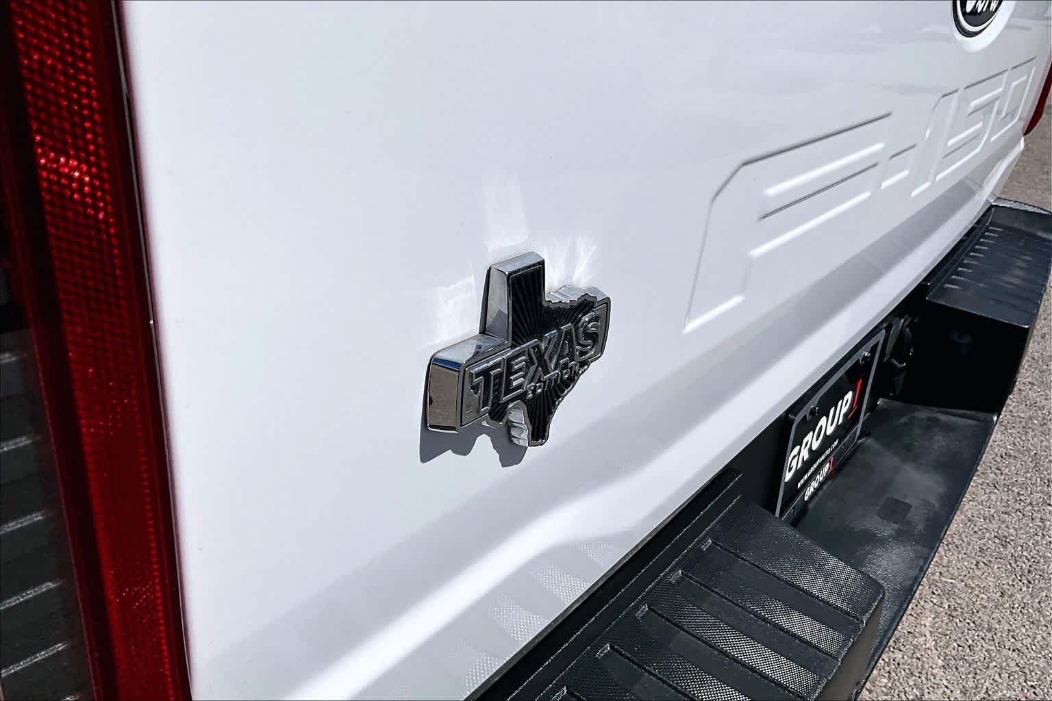 Used 2024 Oxford White Clearcoat Ford XLT image 30