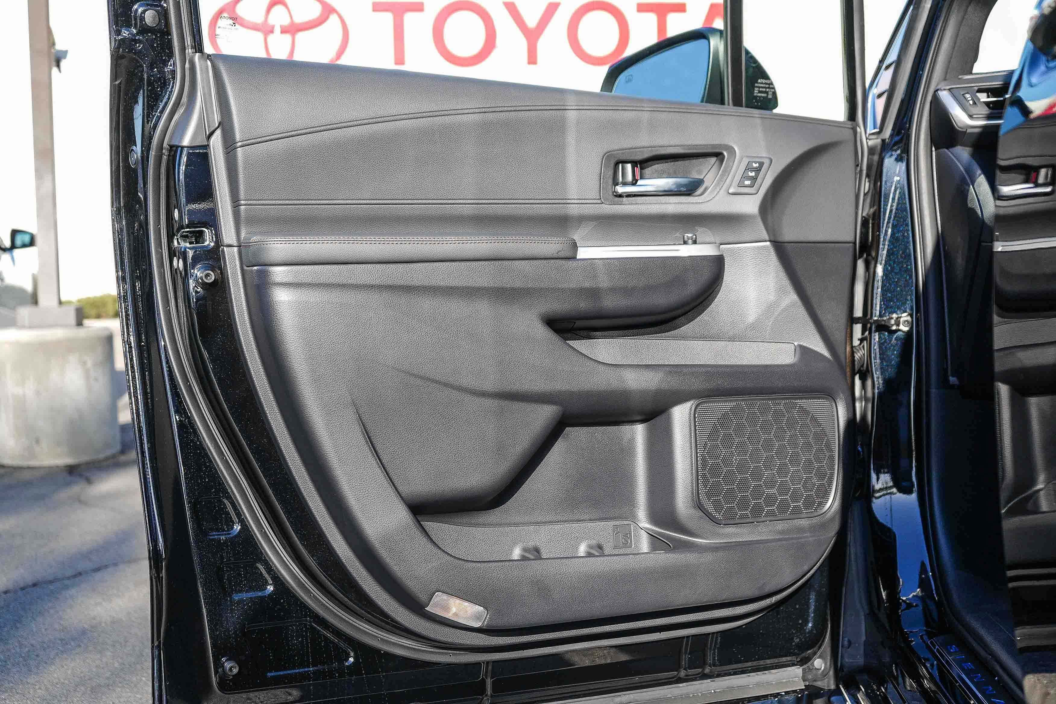New 2026 Midnight Black Metallic Toyota  Platinum image 22