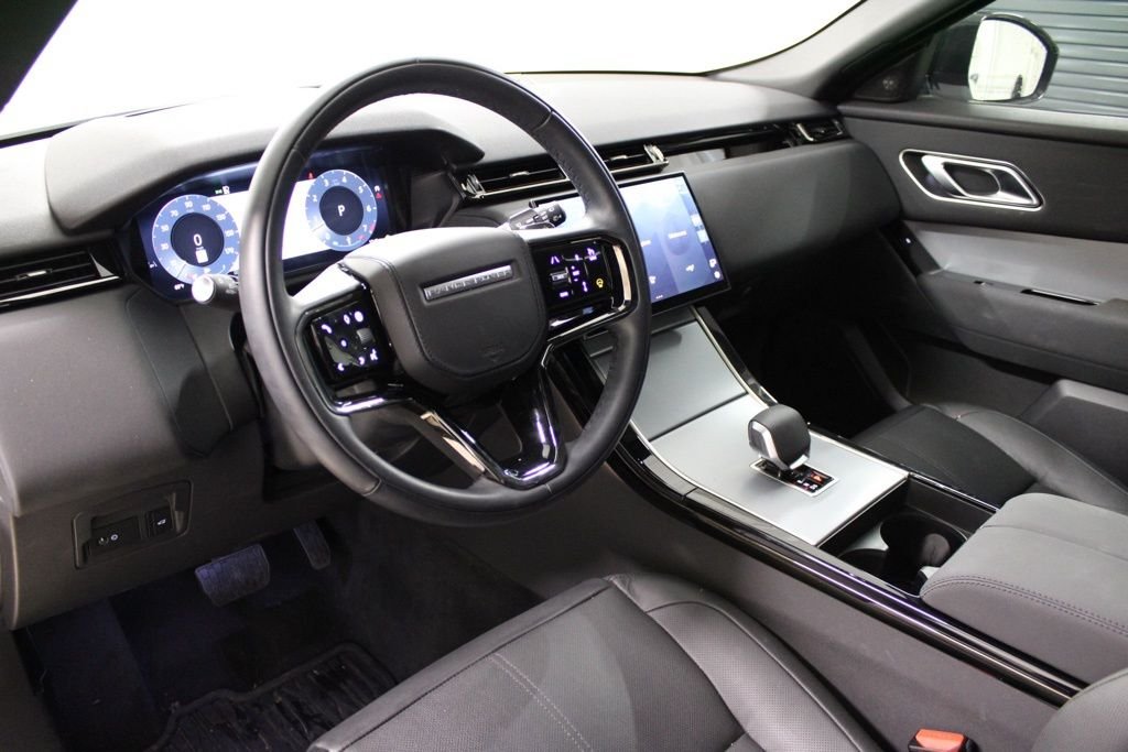 Used 2025 White Land Rover S image 4