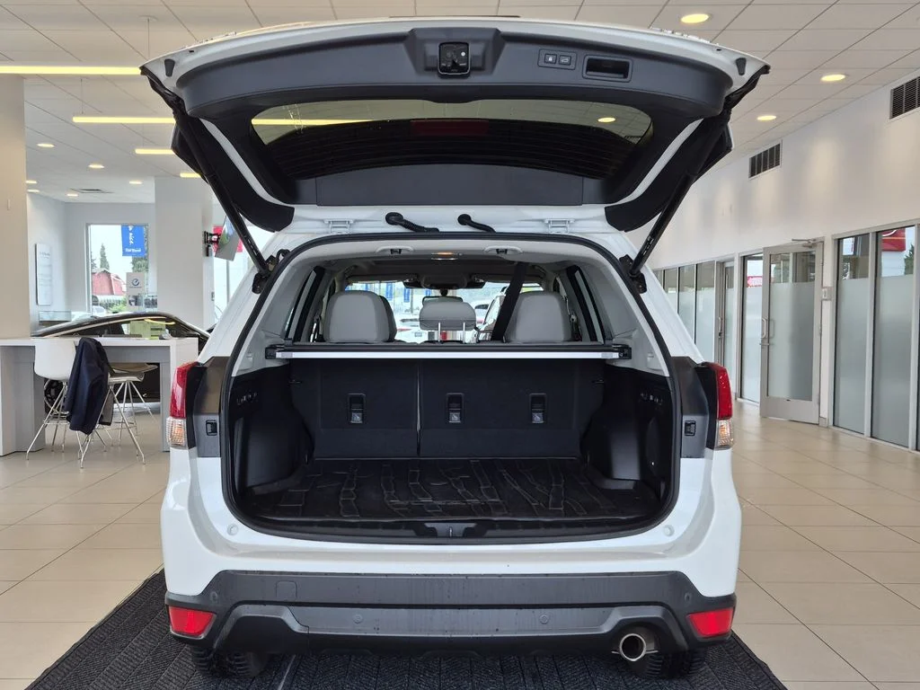 Used 2022 White Subaru Limited image 9