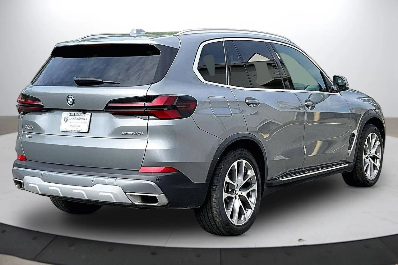 Certified Used 2024 Gray BMW xDrive40i image 9