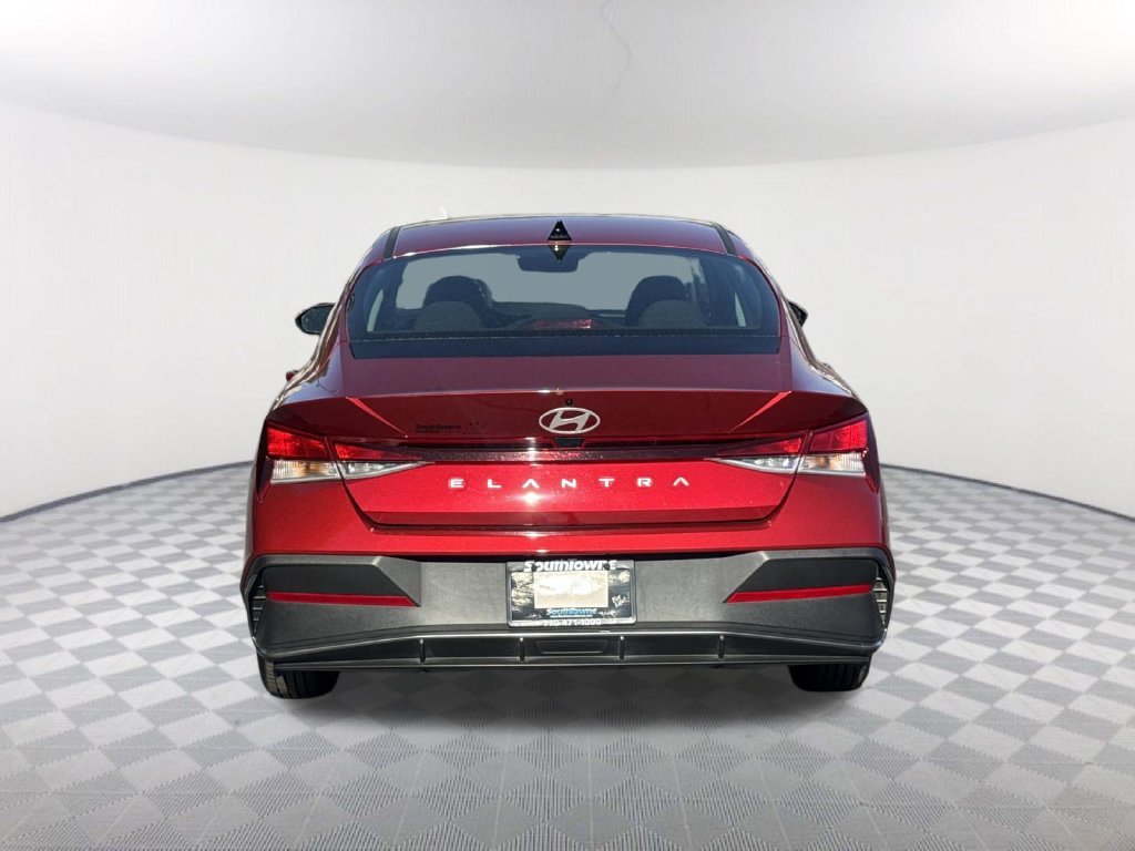 Used 2025 Red Hyundai SE image 6