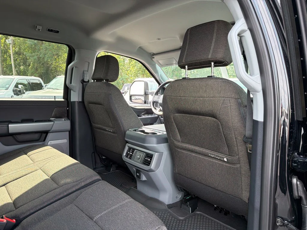 New 2027 Agate Black Metallic Ford F-250® XLT image 28