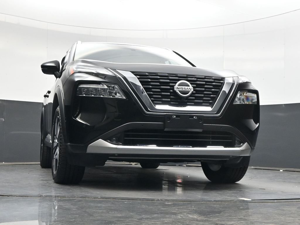 Used 2021 Black Nissan Platinum image 41