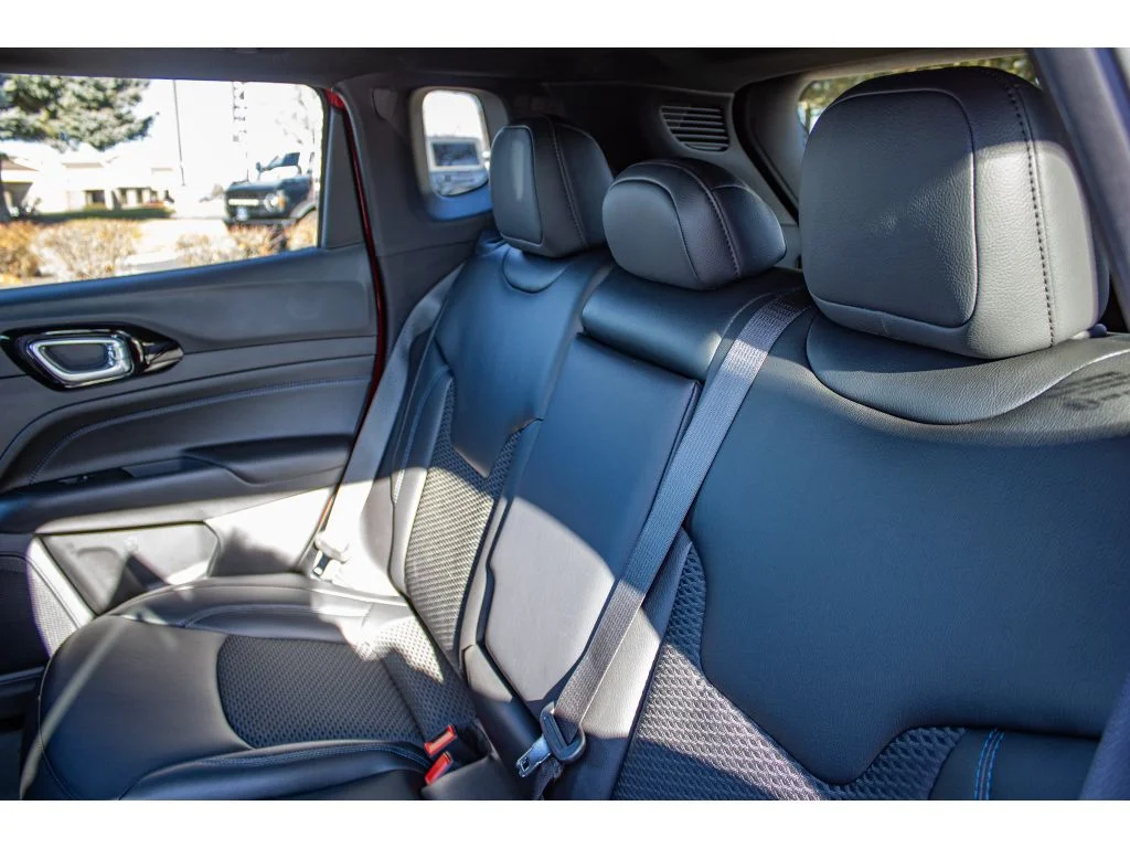 New 2026 Red Hot Pearlcoat Jeep Latitude Altitude image 38