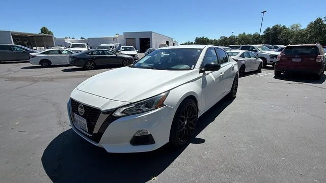 2022 Nissan Altima 2.5 SR's photo