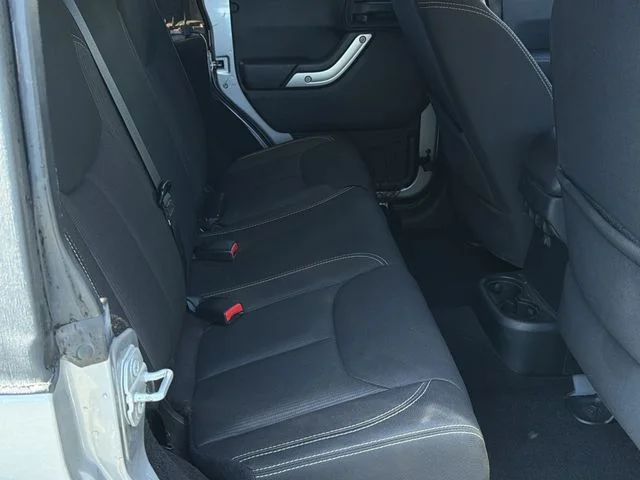 Used 2015 Silver Jeep Unlimited Rubicon image 34