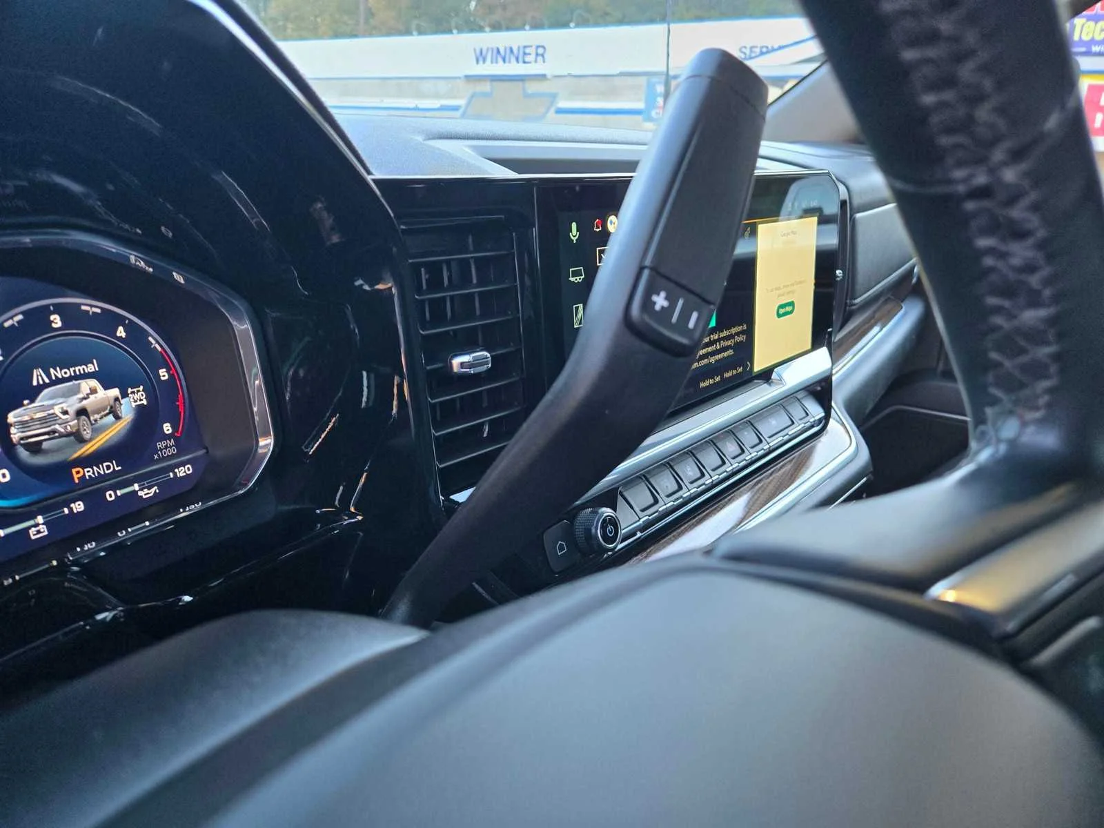 Used 2025 Summit White Chevrolet LT image 16