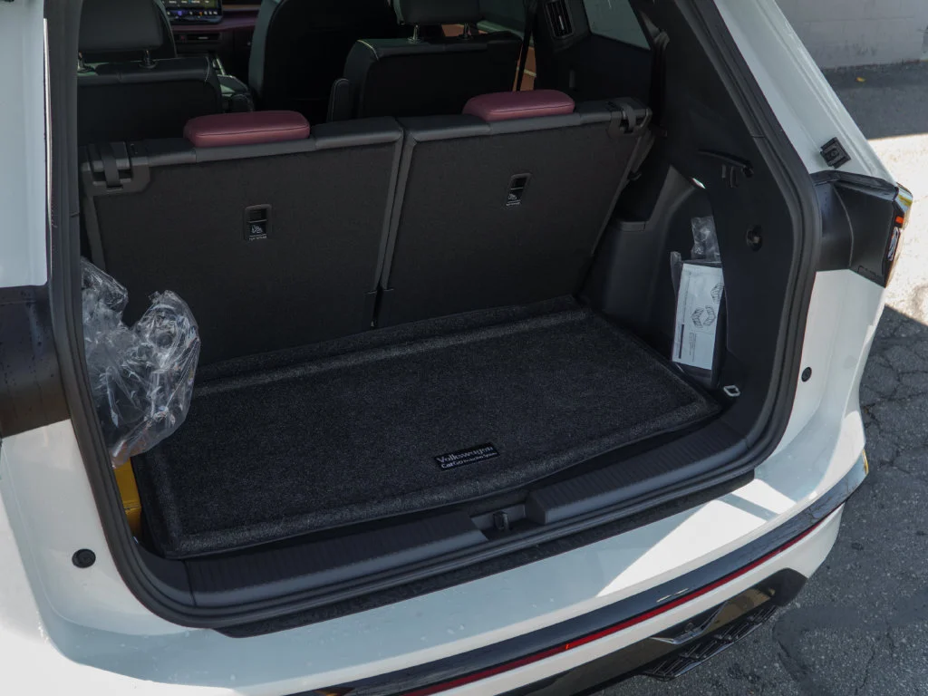 New 2027 Opal White Pearl Volkswagen 2.0T SEL image 6