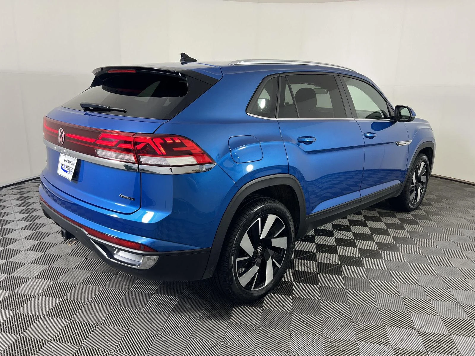 Used 2024  Volkswagen 2.0T SE w/Technology image 27