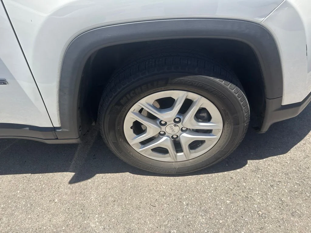 Used 2021 White Jeep Sport image 3