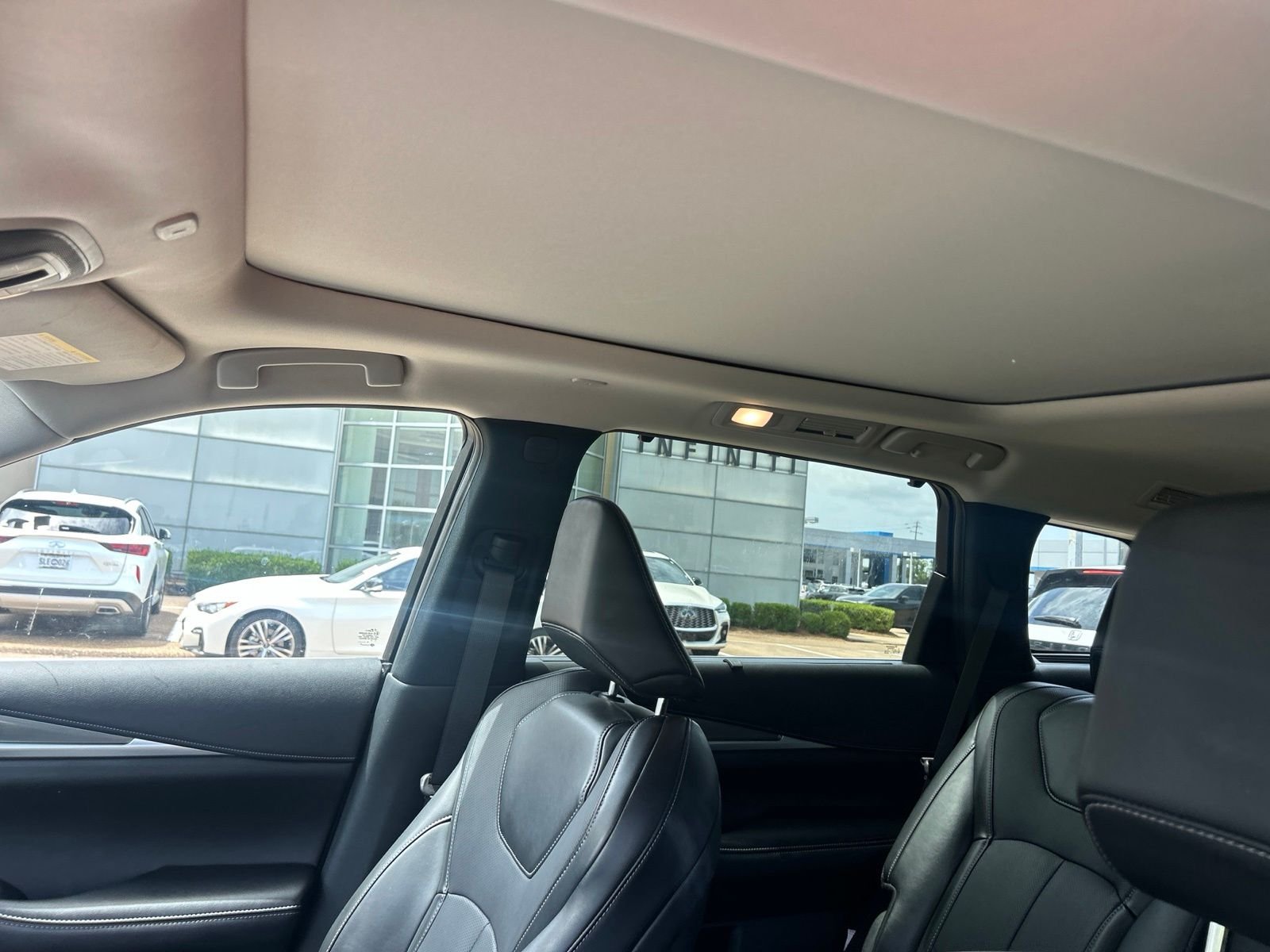 Used 2026 Silver INFINITI LUXE image 5